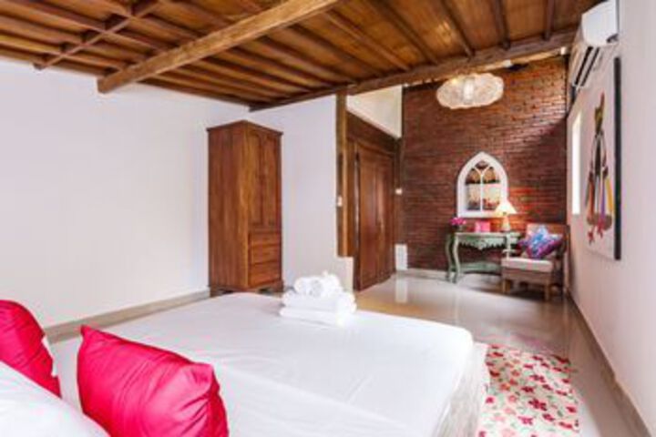 Room 10 of 20
