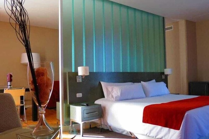 Room 4 of 7