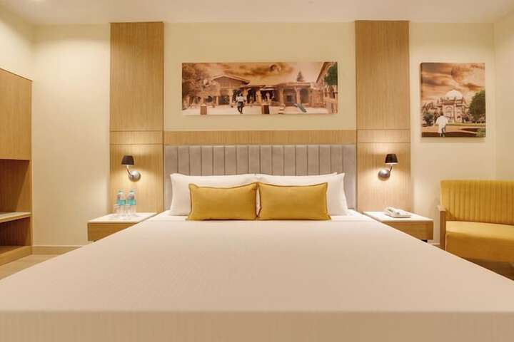 Room 9 of 36