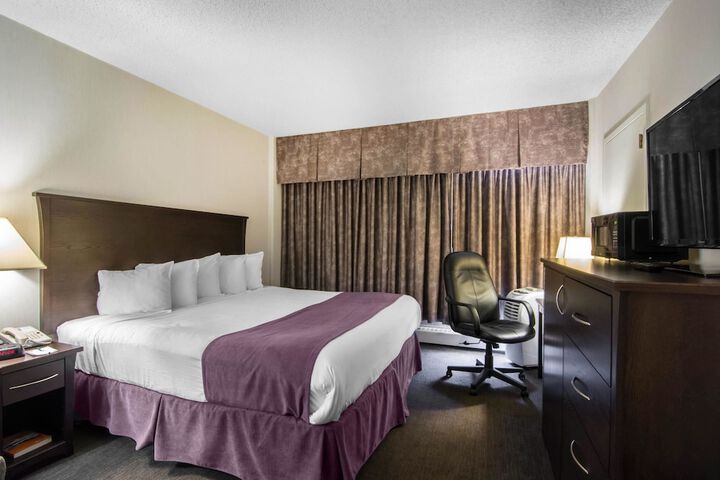 Room 17 of 36