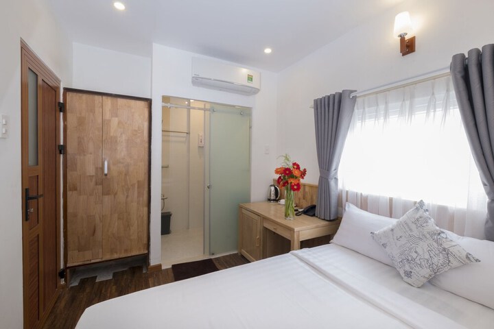 Room 13 of 37
