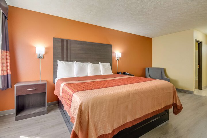 1 King Bed (8 of 11)