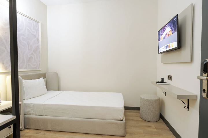 Room 33 of 111