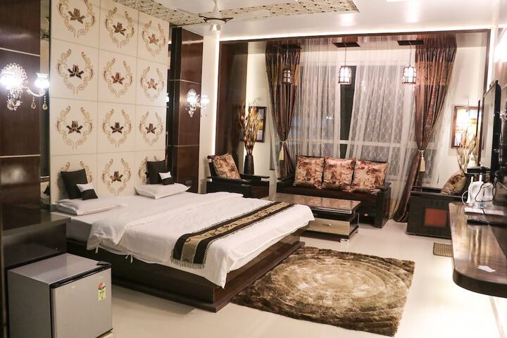 Room 4 of 13