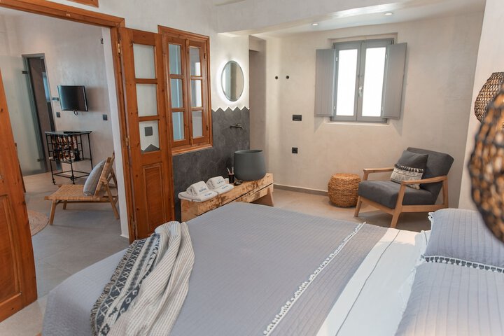 Room 5 of 136