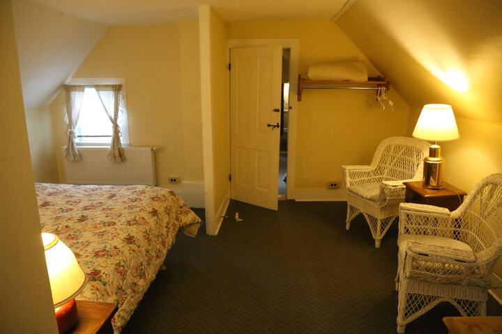 Room 51 of 165