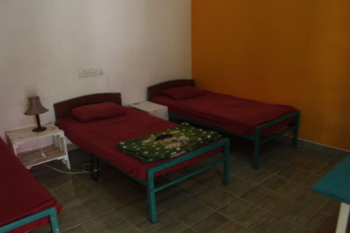 Room 6 of 28