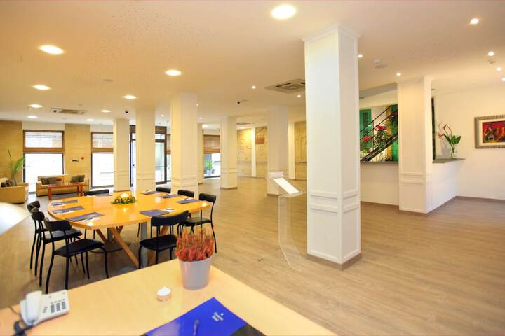 Business Center 53 of 75