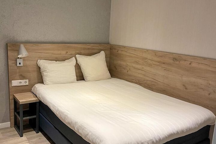 Room 18 of 33