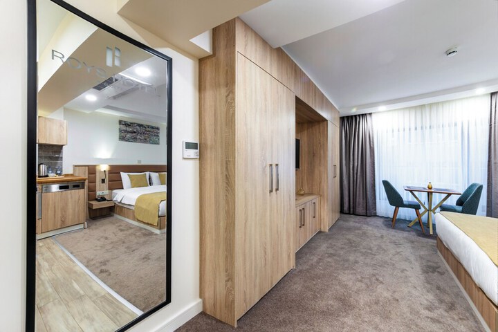Room 45 of 170