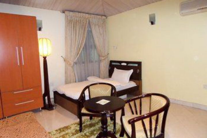 Room 4 of 23