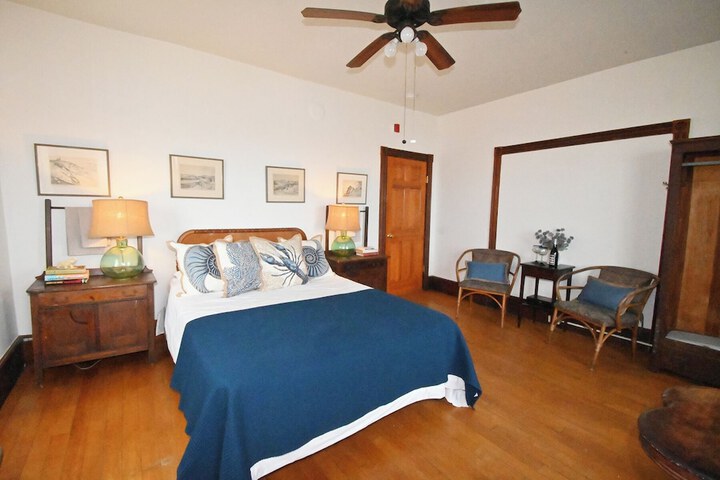 Room 6 of 40