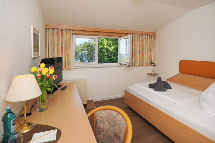 Room 10 of 68