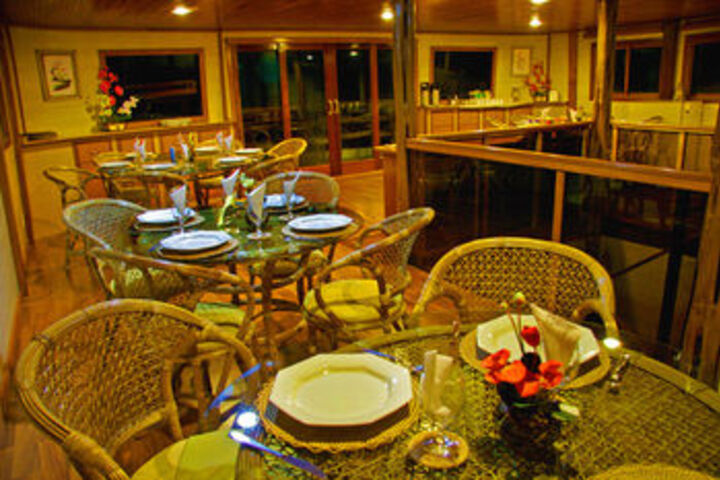 Dining 23 of 26