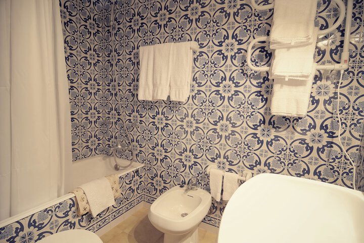 Room 27 of 49