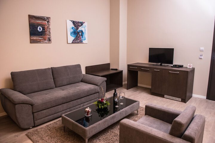 Room 13 of 36