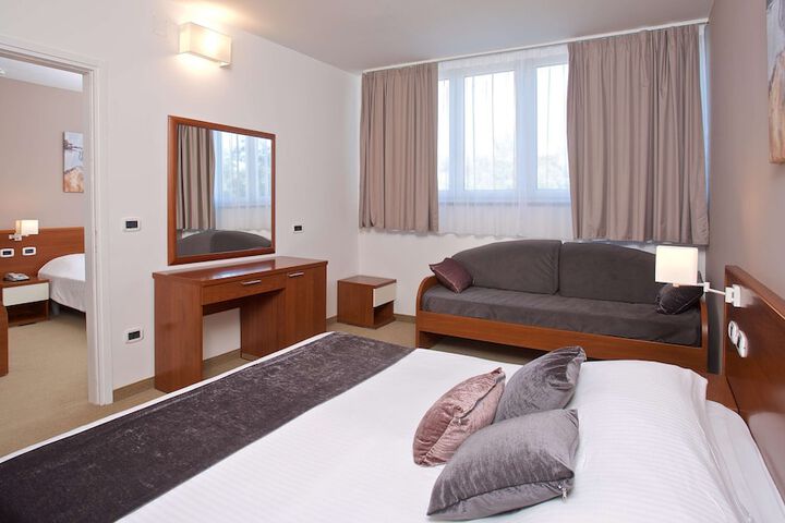 Room 19 of 91