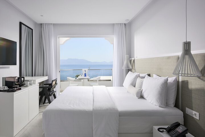 Room 14 of 165