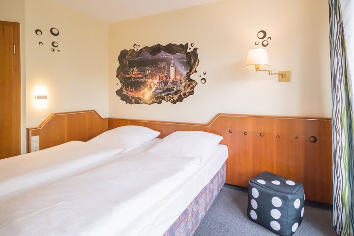 Room 22 of 114