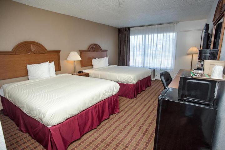 2 Queen Beds (1 of 3)