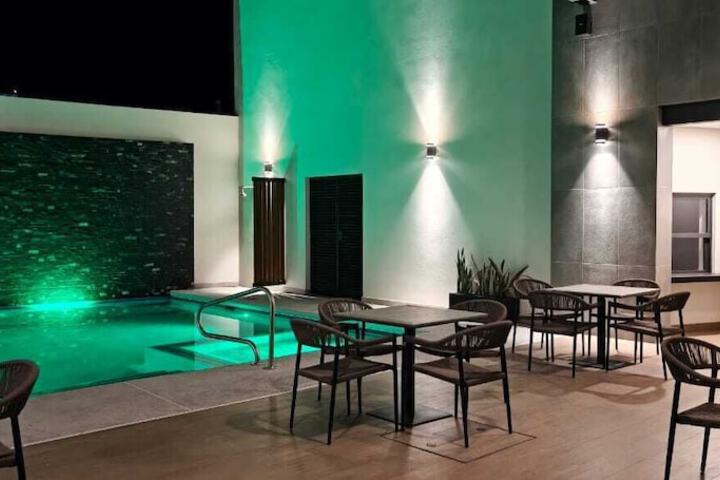 Pool 14 of 20