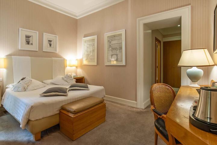 Room 33 of 174