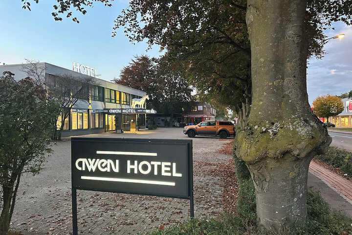Hotel Exterior 36 of 47