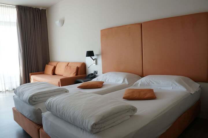 Room 8 of 138