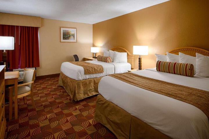 2 Queen Beds - Wireless High Speed Internet, Microwave, Refrigerator Full Breakfast (6 of 7)