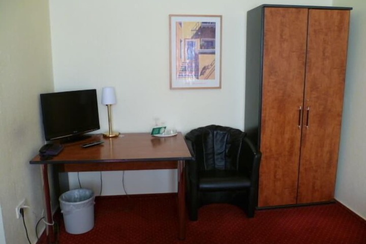 Room 14 of 37