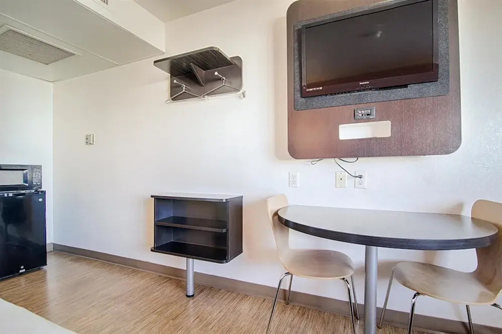 Room 5 of 18