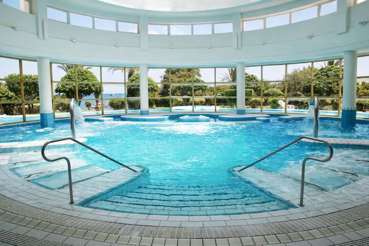 Pool Hotel