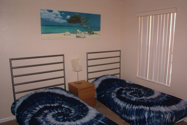 Room 5 of 11