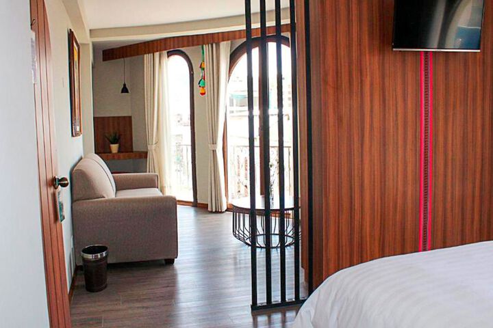 Room 28 of 32