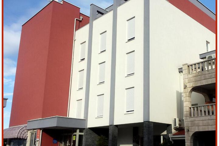 Hotel Dina