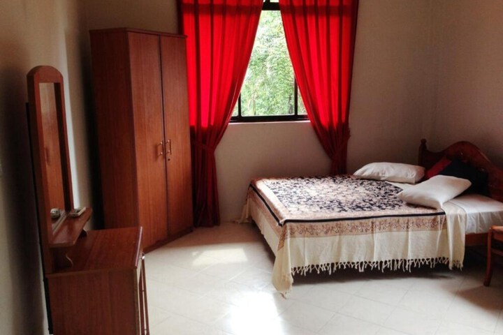 Room 4 of 44