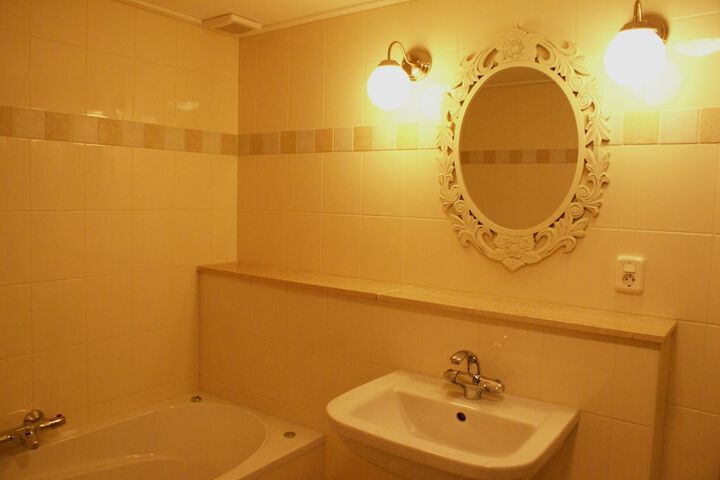 Room 17 of 32