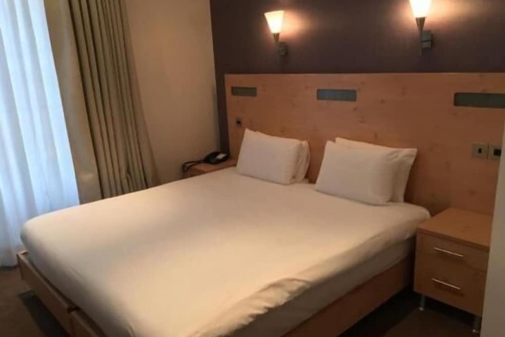 Room 17 of 33