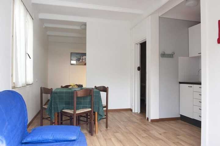 Room 4 of 37