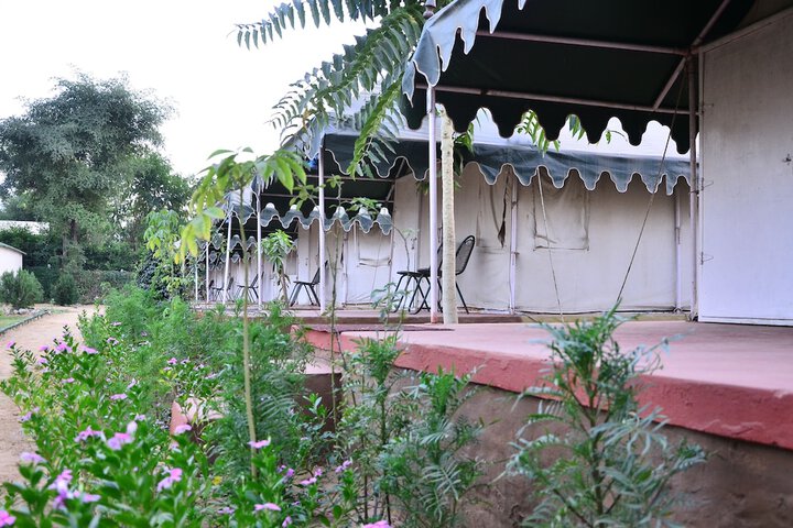 Hotel Exterior 49 of 50