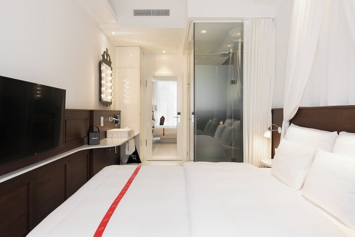 Room 17 of 127