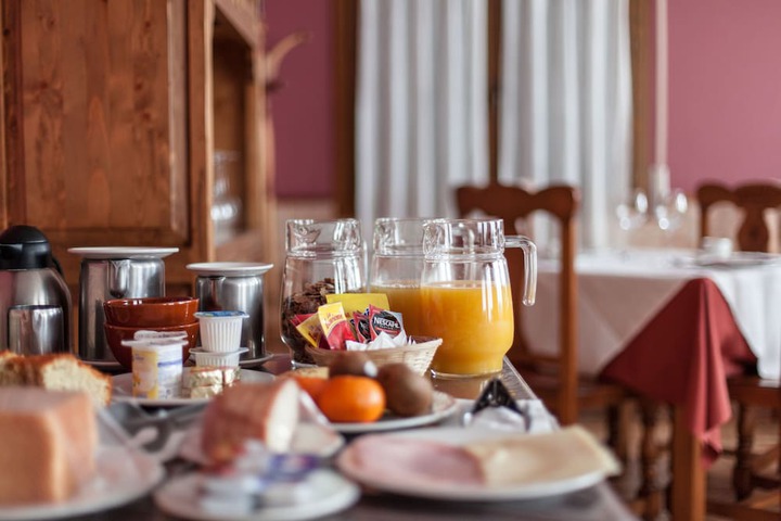 Breakfast/Coffee Service 24 of 34