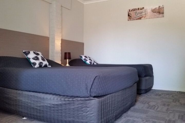 Room 4 of 18