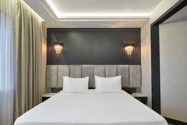 Room 10 of 85