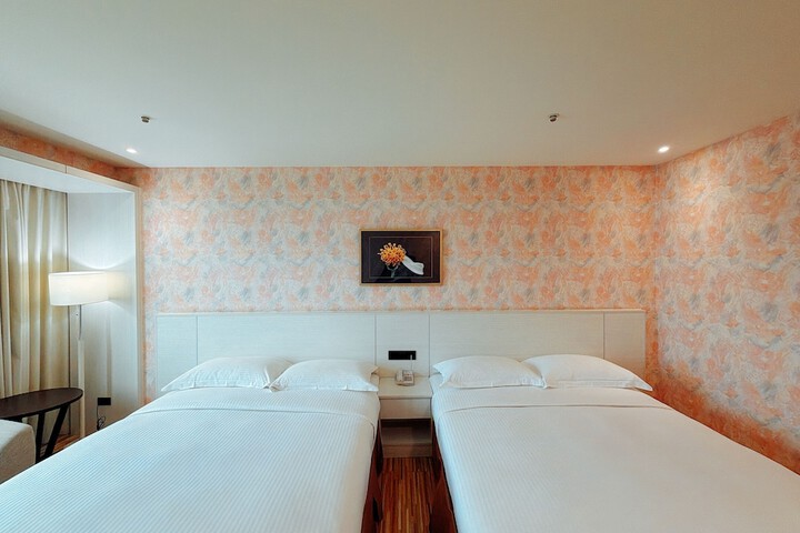 Room 13 of 69