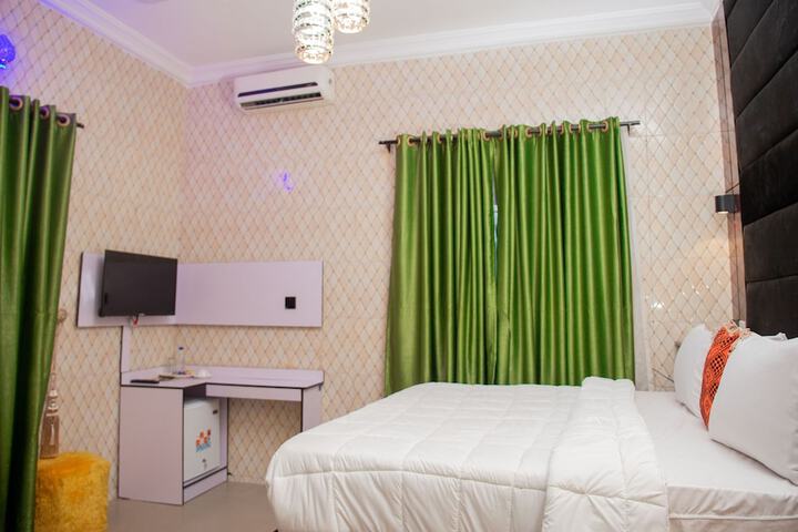 Room 4 of 26