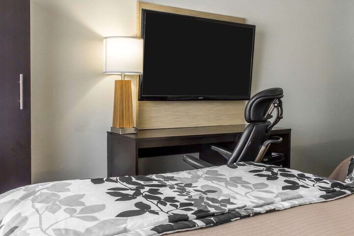 Room 11 of 27