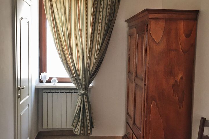 Room 12 of 36