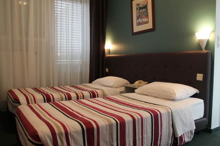 Room 10 of 36