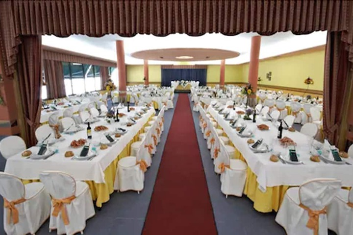 Ballroom/Hall 38 of 65